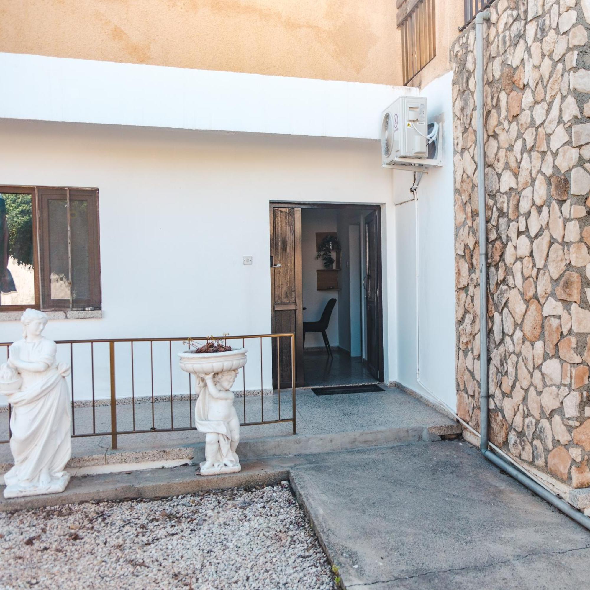 Serenityone - Centrally Located One Bedroom Apt أيا نابا المظهر الخارجي الصورة